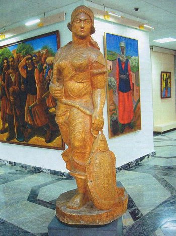 Beatrisa Sandomirskaya (1894-1971): Pescadora (1937). Talla de madera.