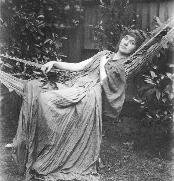 Florence Farr, tal como aparecía en «El idilio siciliano», de John Todhunter (1890). Foto: Senate House LIbrary.